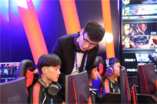 ���ӳ����������x���W(xu��)늸�(j��ng)�г�·����