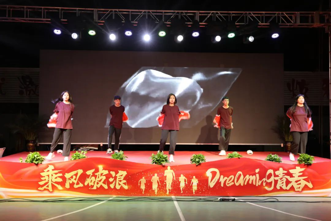 �W(xu��)У�� | ��(n��i)�����Aӭ�����c���c����A�M�ɹ�