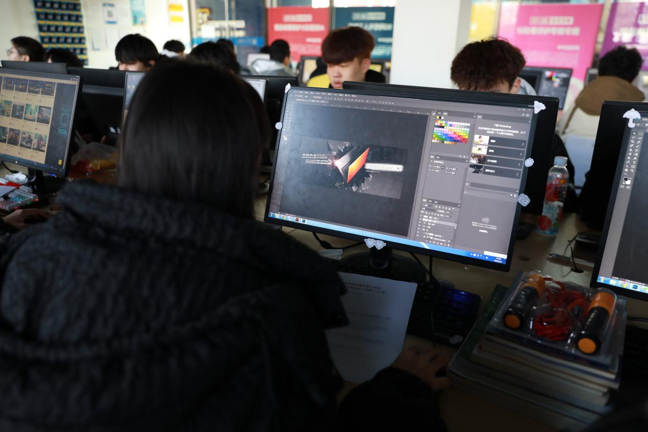 �ܶ��W����ϲ�g�������A���WУ�Ľ̎����������