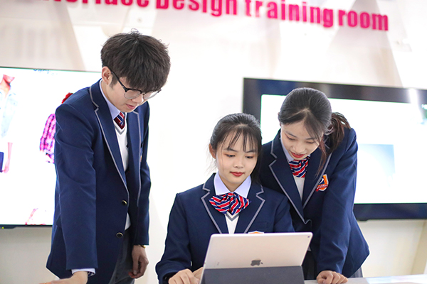 ����x���m�Ϻ��ӵČW(xu��)У�������W(xu��)�����L(zh��ng)�ؿ���