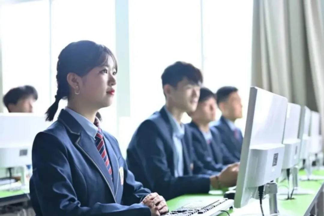 �п����ǽK�c(di��n)�����ܳɾ�δ���������ͺ������A��X�W(xu��)У���ഺ���ϳ��